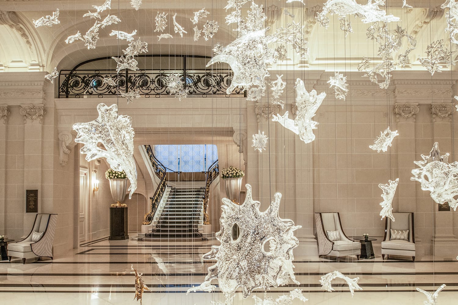 hôtel Peninsula Paris_Public Spaces & Facade_Dancing Leaves